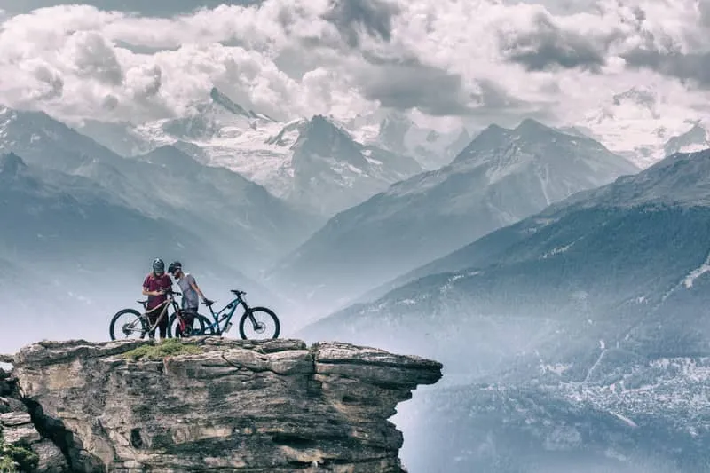 Cyclistes en montagne